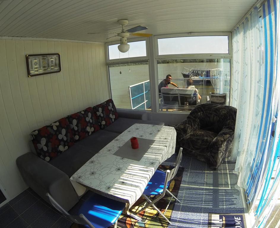 Delta Pontoon Hotel Mahmudia Exterior photo
