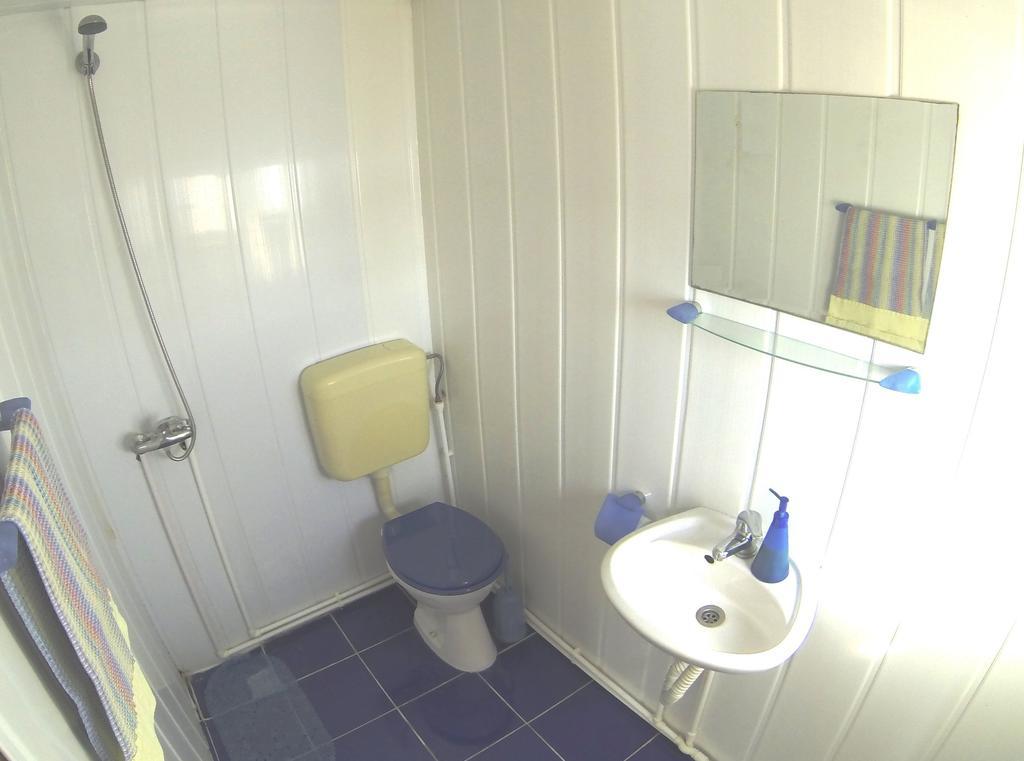 Delta Pontoon Hotel Mahmudia Room photo