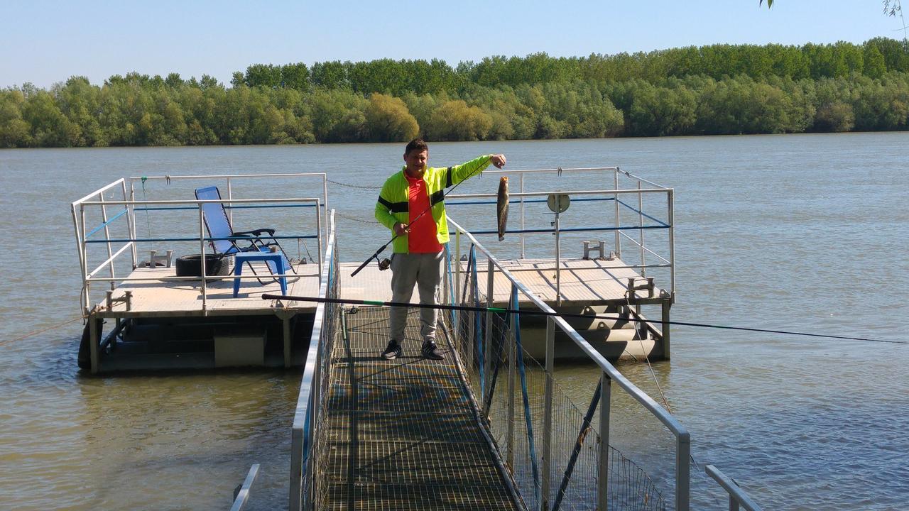 Delta Pontoon Hotel Mahmudia Exterior photo